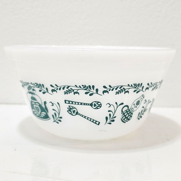 Vintage Federal Milk Glass Scandinavian Turquoise American Homestead Mixing Bowl - Picture 10 of 10